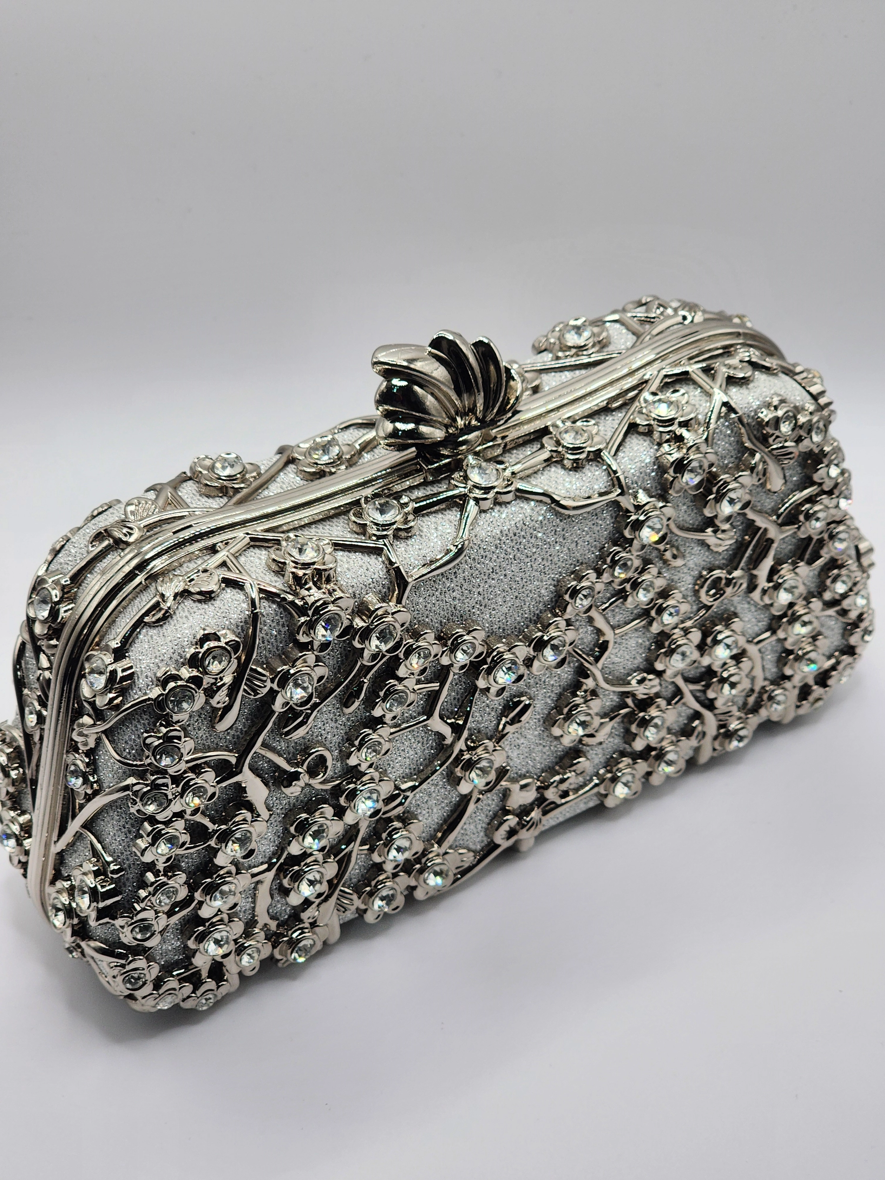 KRİSTAL TAŞ & ÇİÇEK FİGÜR METAL KASA KADIN ABİYE ÇANTA