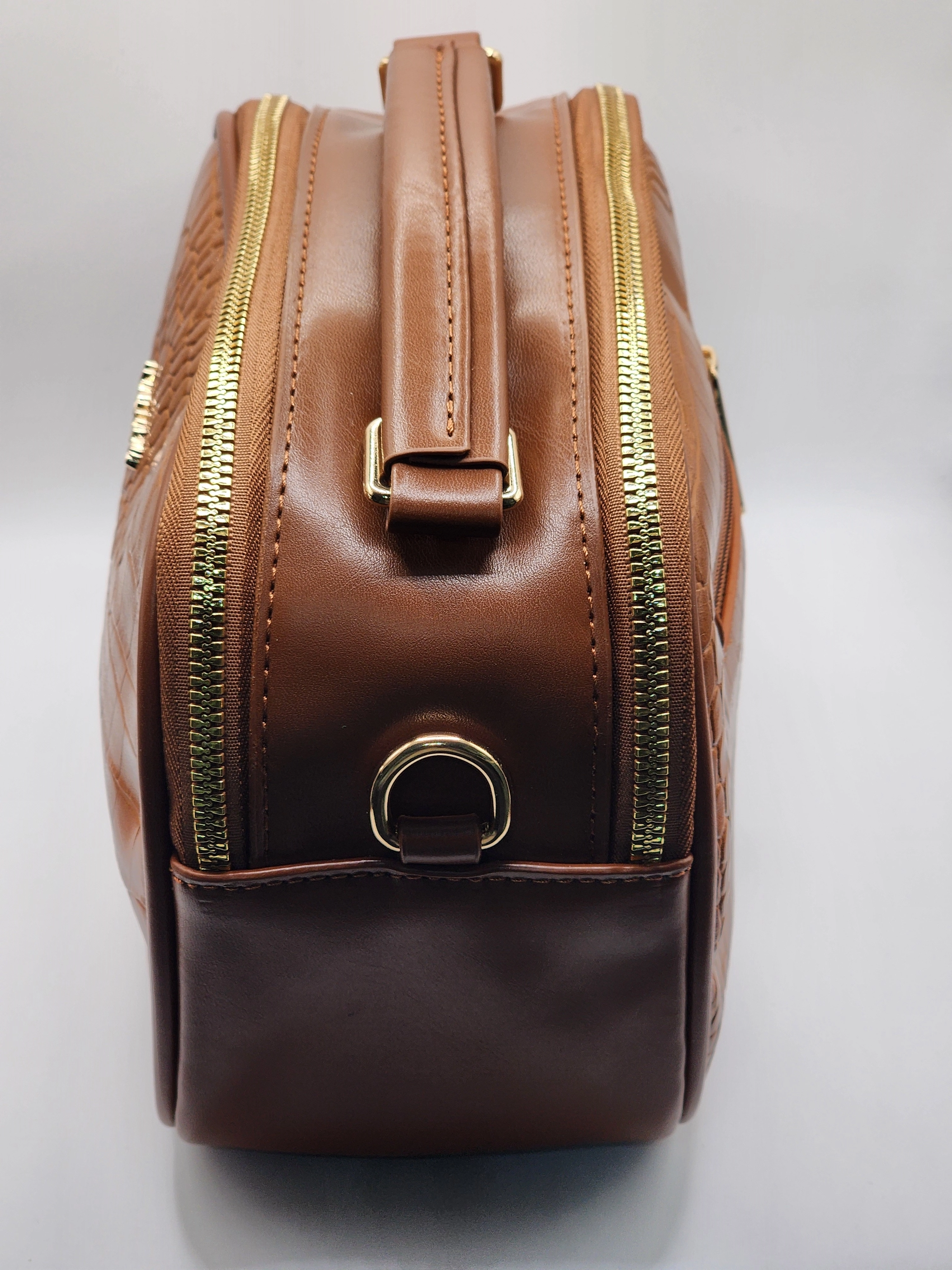 YUMUŞAK SUNİ DERİ ( ÇAPRAZ ) KADIN OMUZ ÇANTASI