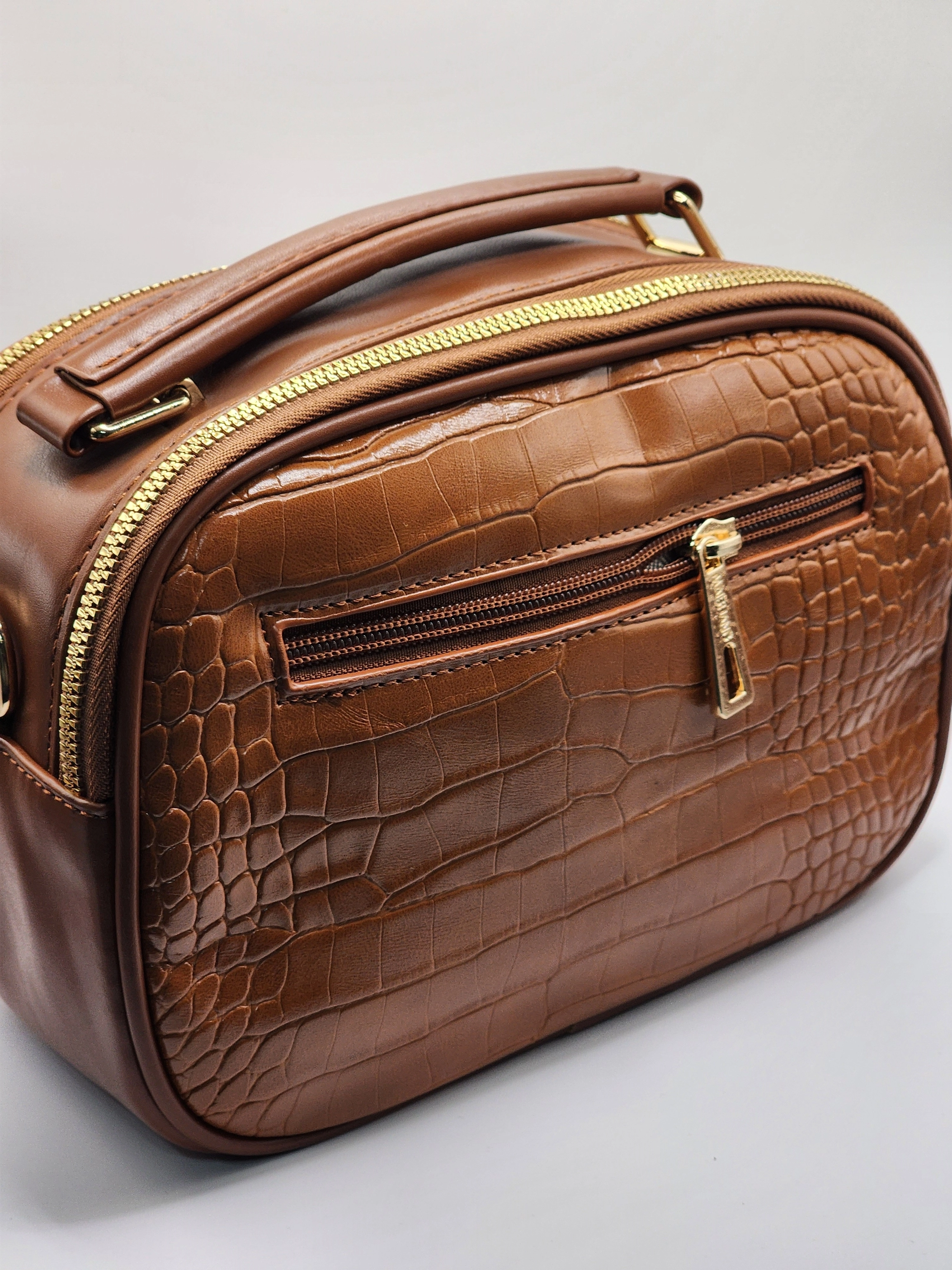 YUMUŞAK SUNİ DERİ ( ÇAPRAZ ) KADIN OMUZ ÇANTASI