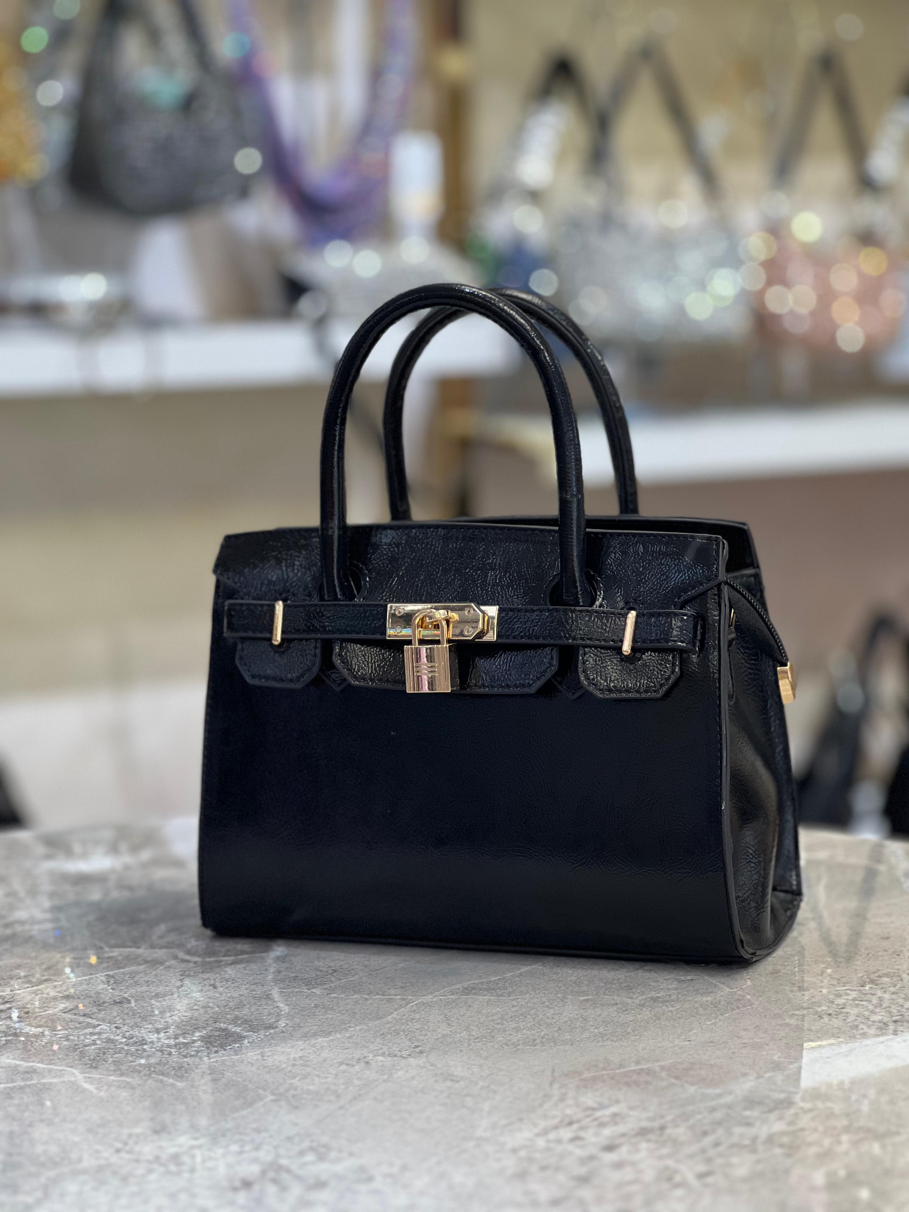 KİLİT%20AKSESUAR%20DETAYLI%20’’%20ORTA%20BOY%20’’%20KADIN%20EL-%20OMUZ%20ÇANTASI