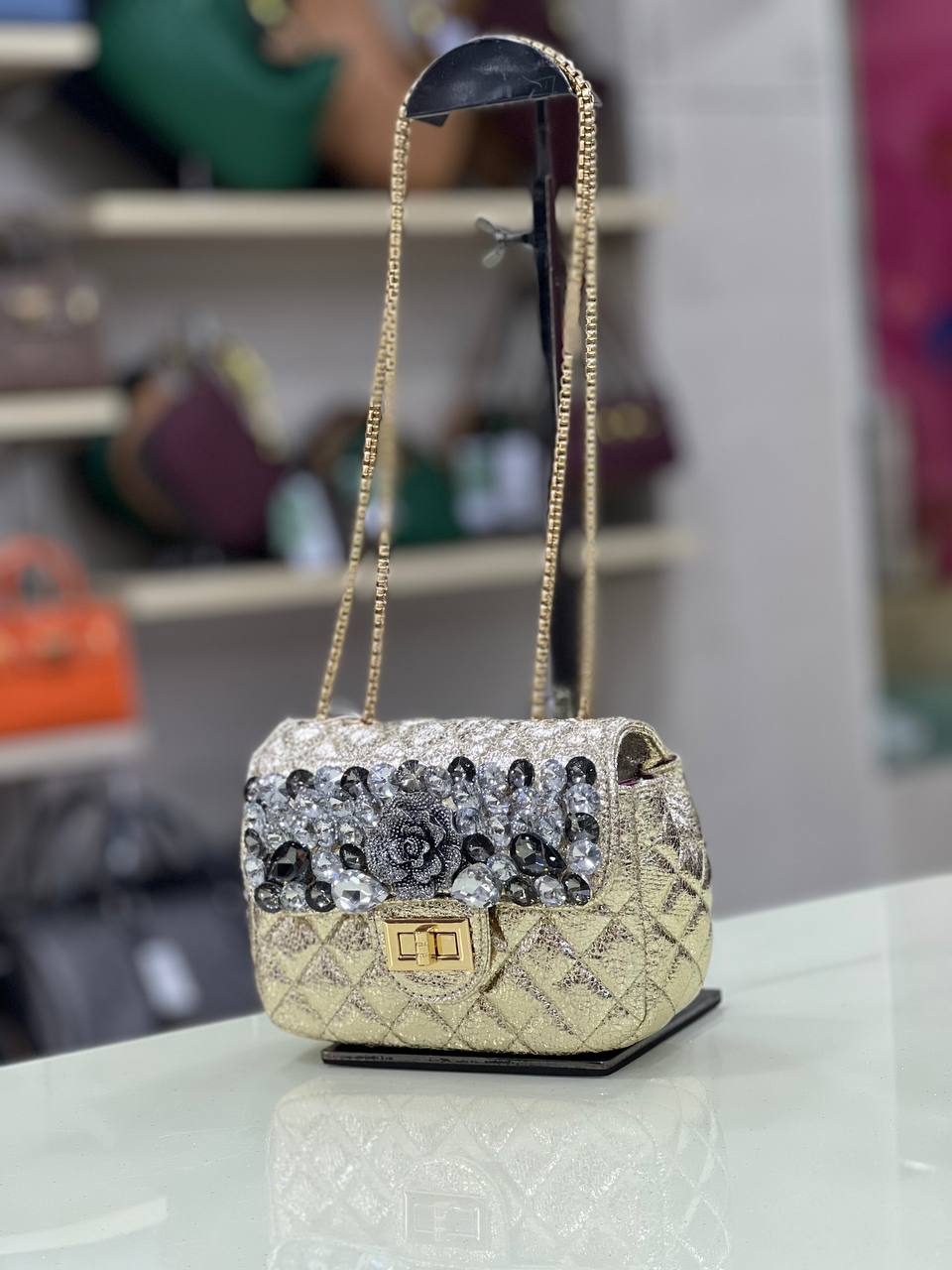 KRİSTAL TAŞ & ÇİÇEK DETAYLI PARLAK ’’ MİNİ BOY ’’ KADIN OMUZ ÇANTASI