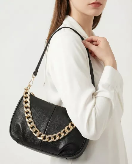 YUMUŞAK SUNİ DERİ MİKA GOLD ZİNCİR DETAYLI KADIN OMUZ ÇANTASI