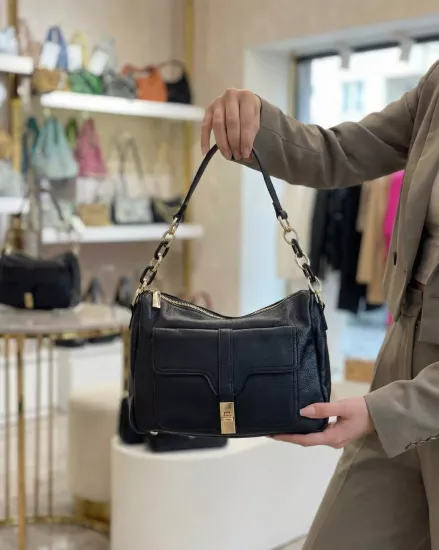 YUMUŞAK SUNİ DERİ ÖN CEP DETAYLI KADIN OMUZ ÇANTASI